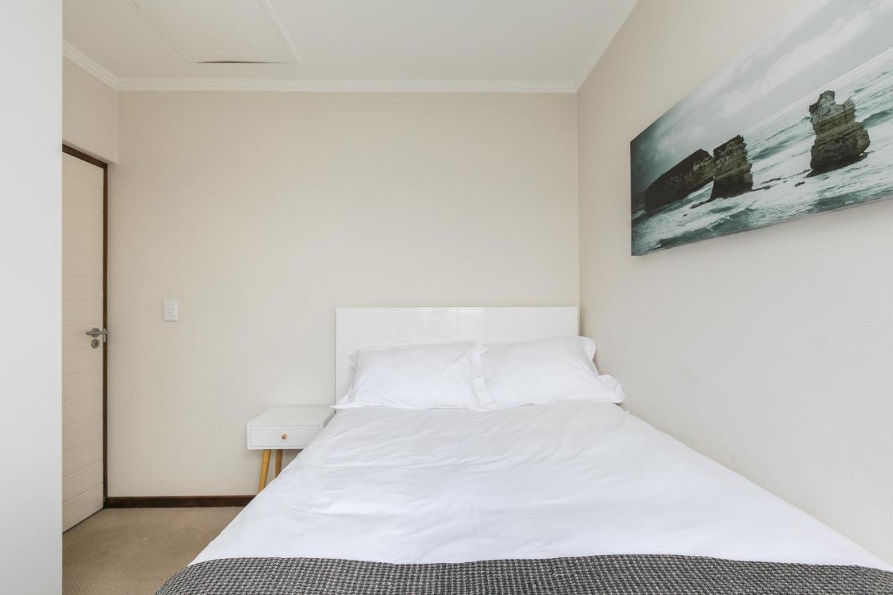 Modern Apartment In A Secure Golf Estate.Wifi Roodepoort Luaran gambar