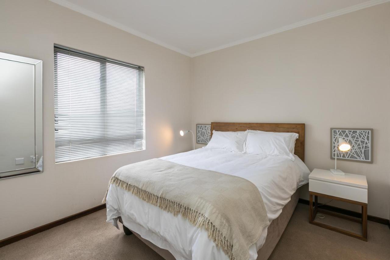 Modern Apartment In A Secure Golf Estate.Wifi Roodepoort Luaran gambar