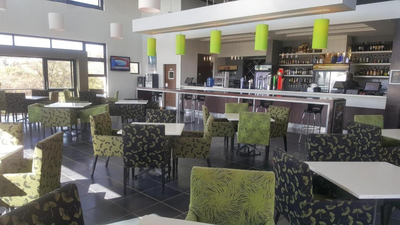 Modern Apartment In A Secure Golf Estate.Wifi Roodepoort Luaran gambar